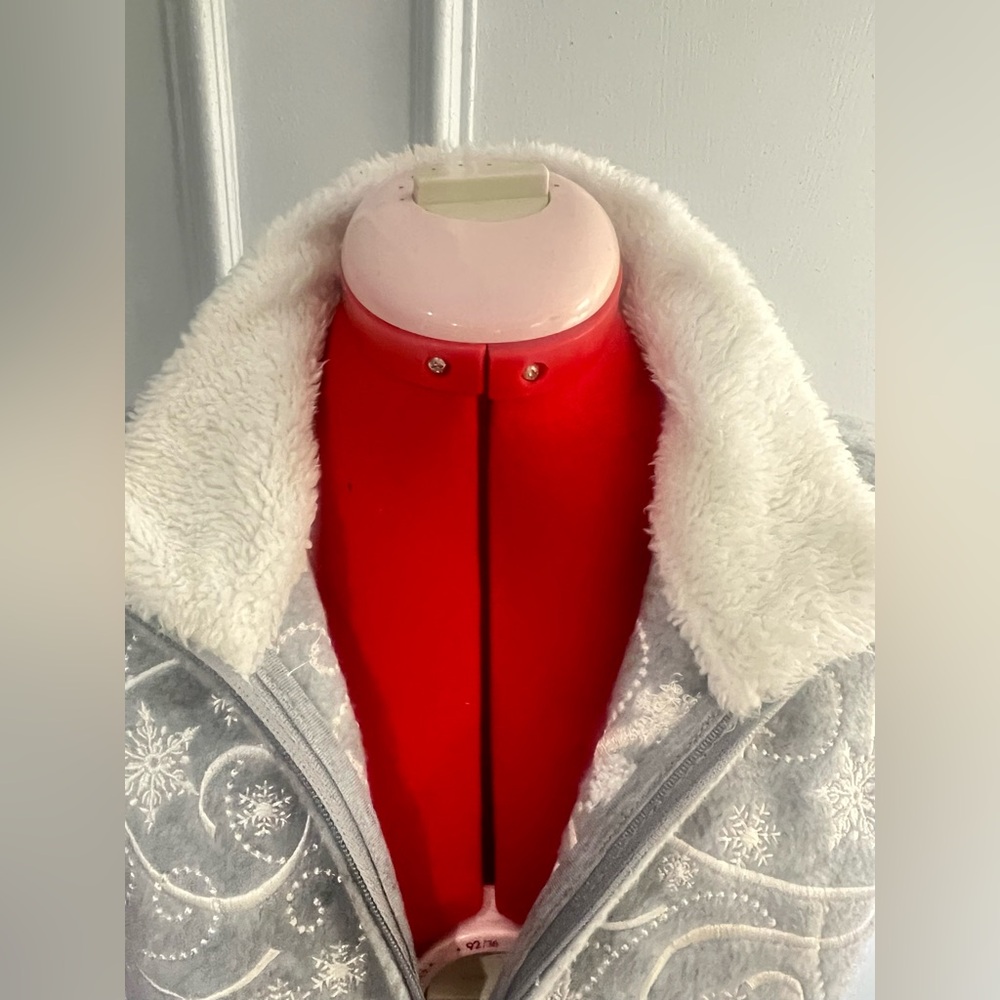 Croft & Barrow Gray Fleece Vest with Snowflake Embroidered Design small festive - Picture 8 of 10